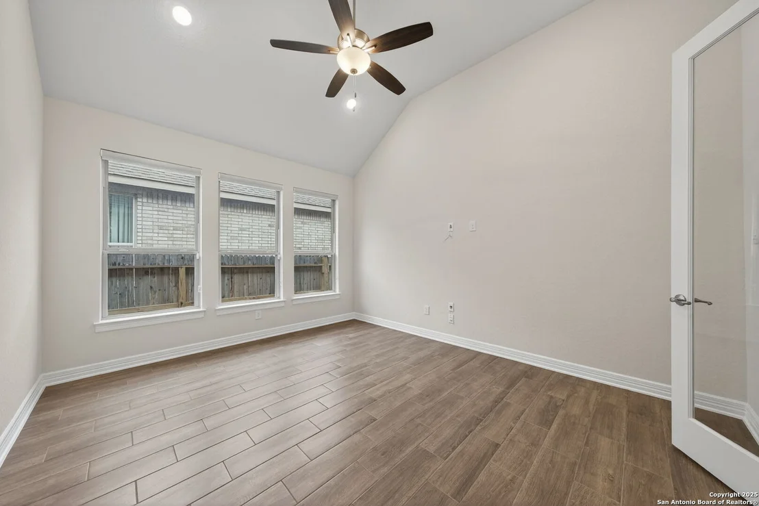 Photo of 123 Low Meadow