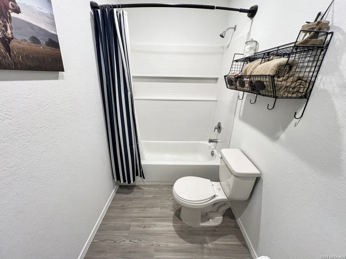Photo of 1072 Shutter Way
