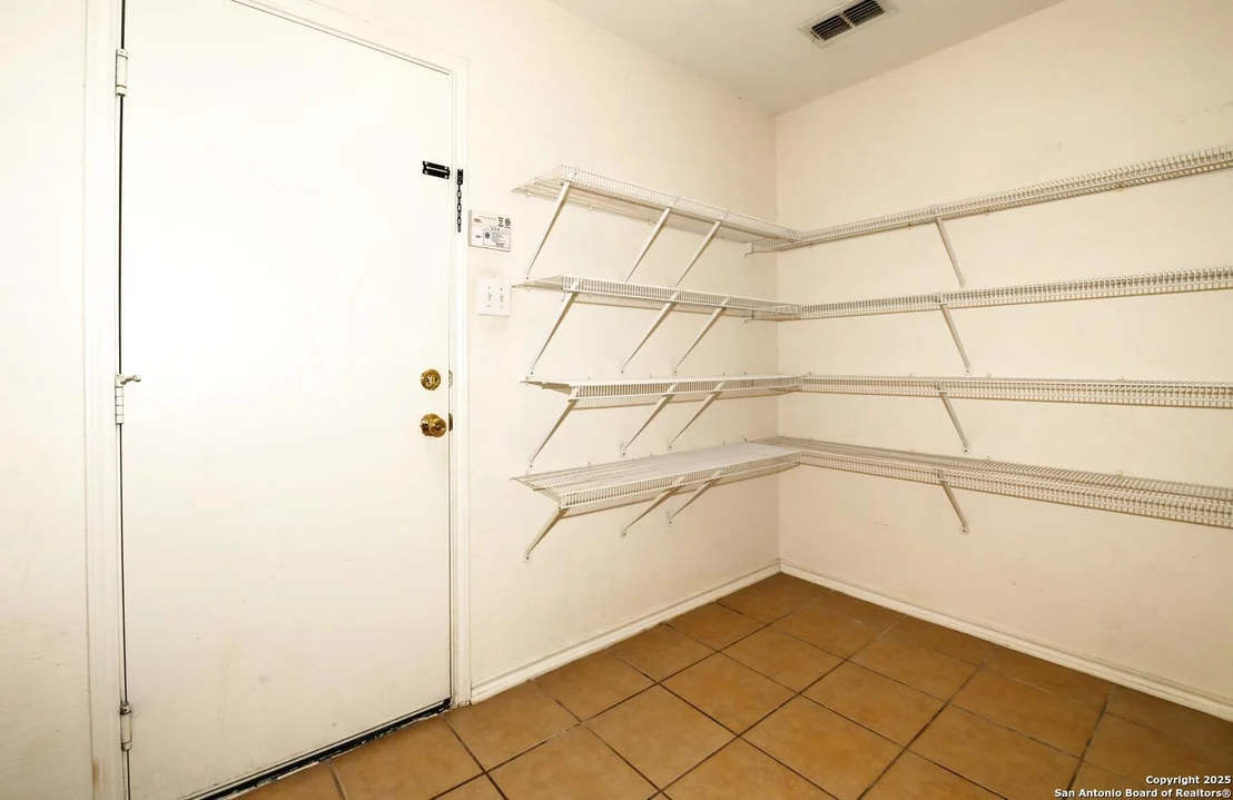 Photo of 245 gatewood