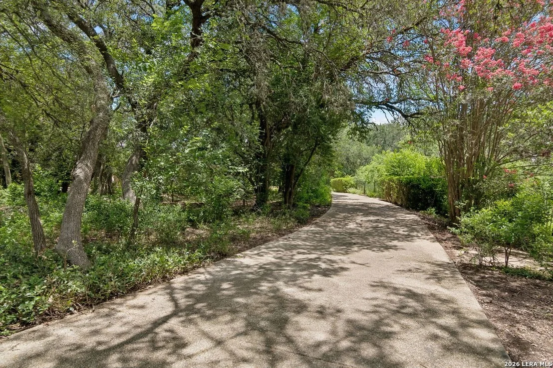 Photo of 237 CREST TRL