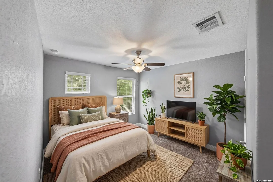 Photo of 2522 Middleground