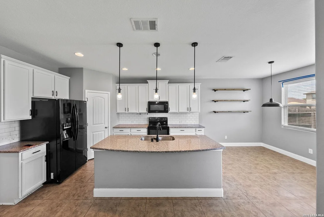 Photo of 2522 Middleground