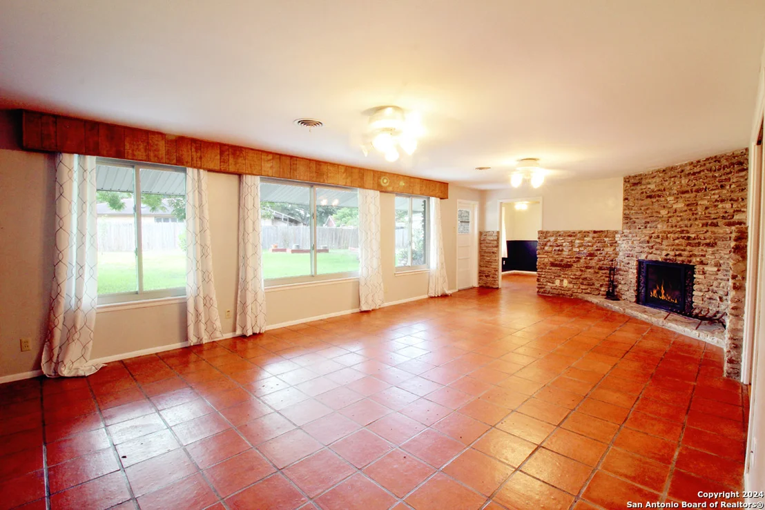 Photo of 718 WINDROCK DR