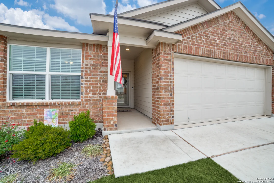 Photo of 414 SABINE RIV