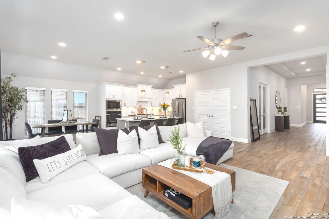 Photo of 2131 Thayer Cove