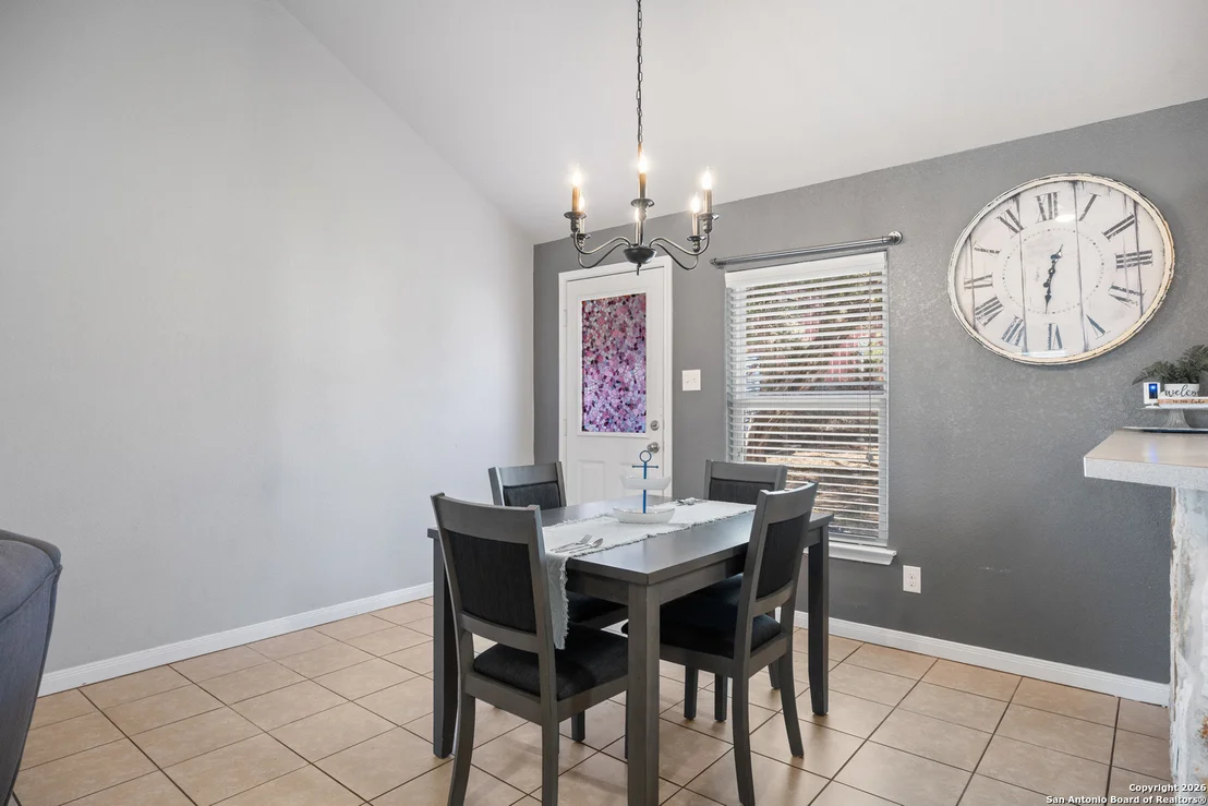 Photo of 1376 Hedgestone
