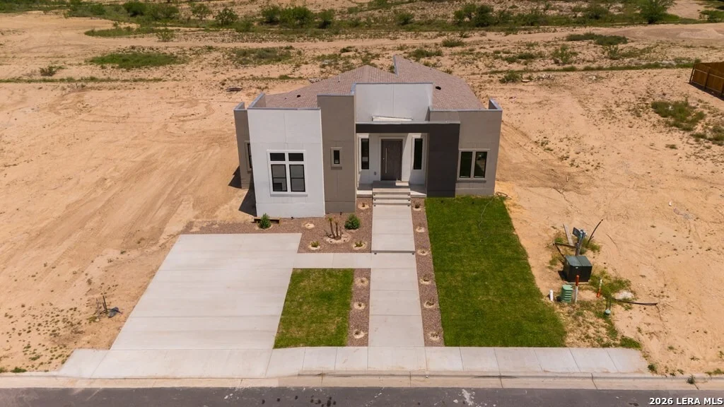 Photo of 825 Ceniza Dr.
