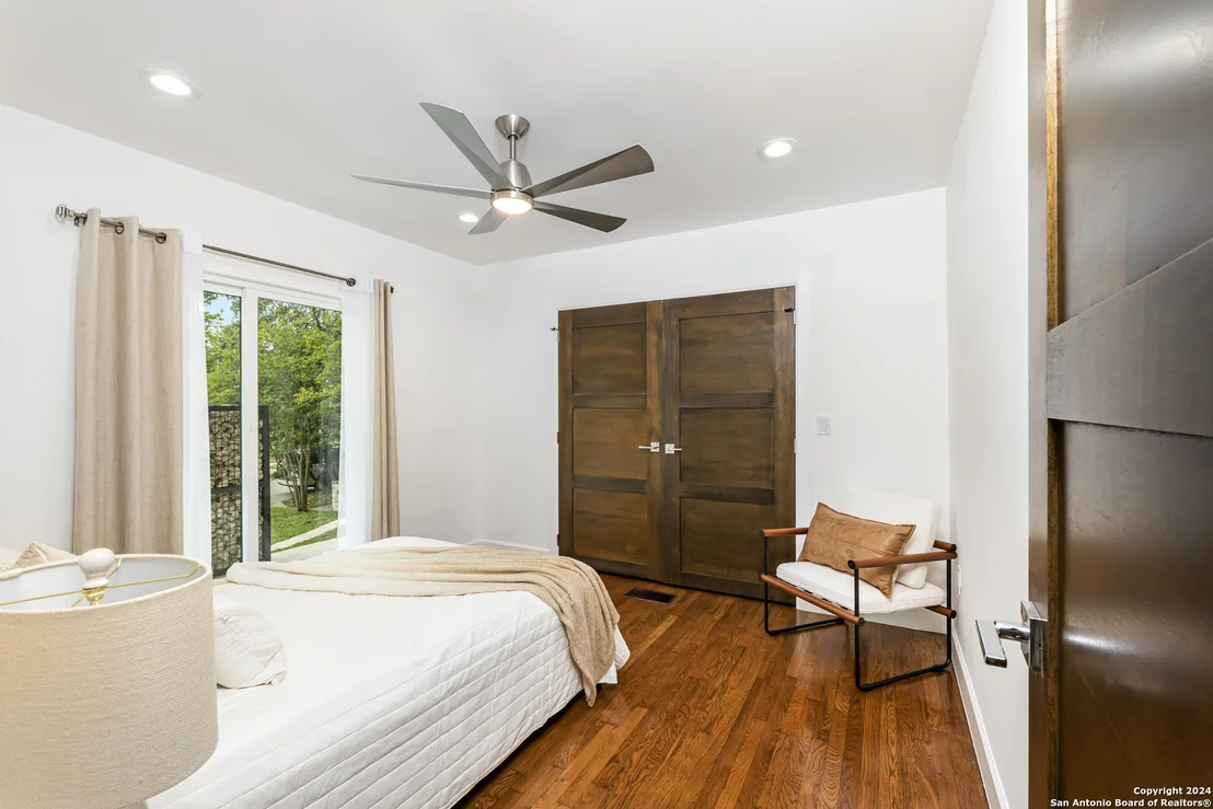 Photo of 114 CLOVERLEAF AVE