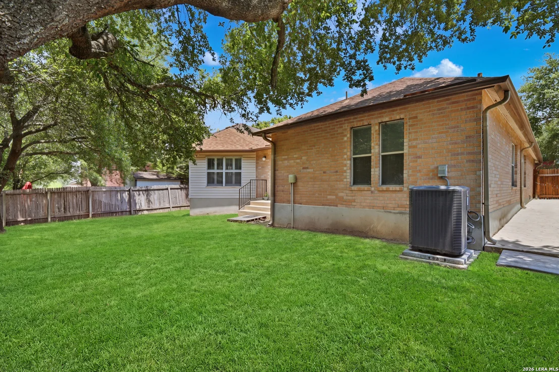Photo of 121 Springtree Pkwy