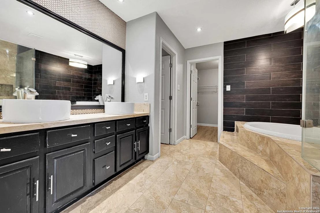 Photo of 611 PARK PT