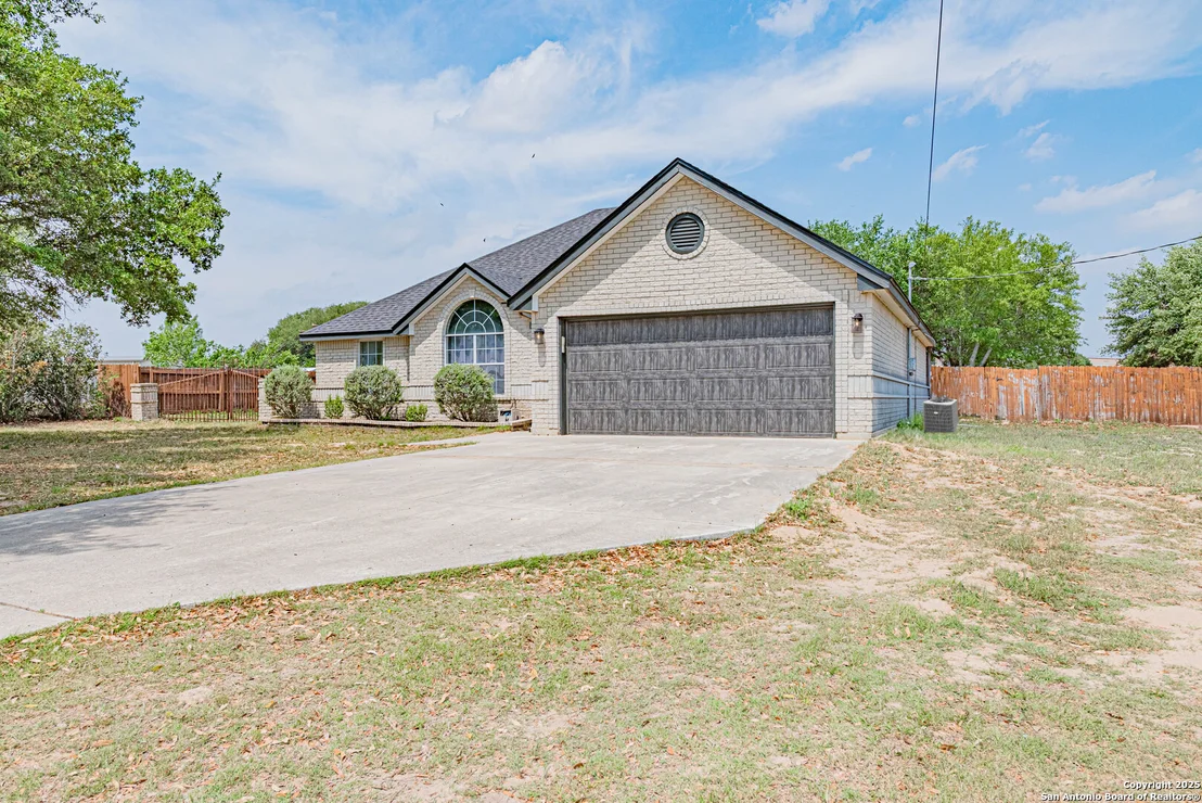 Photo of 433 Bear Gardens
