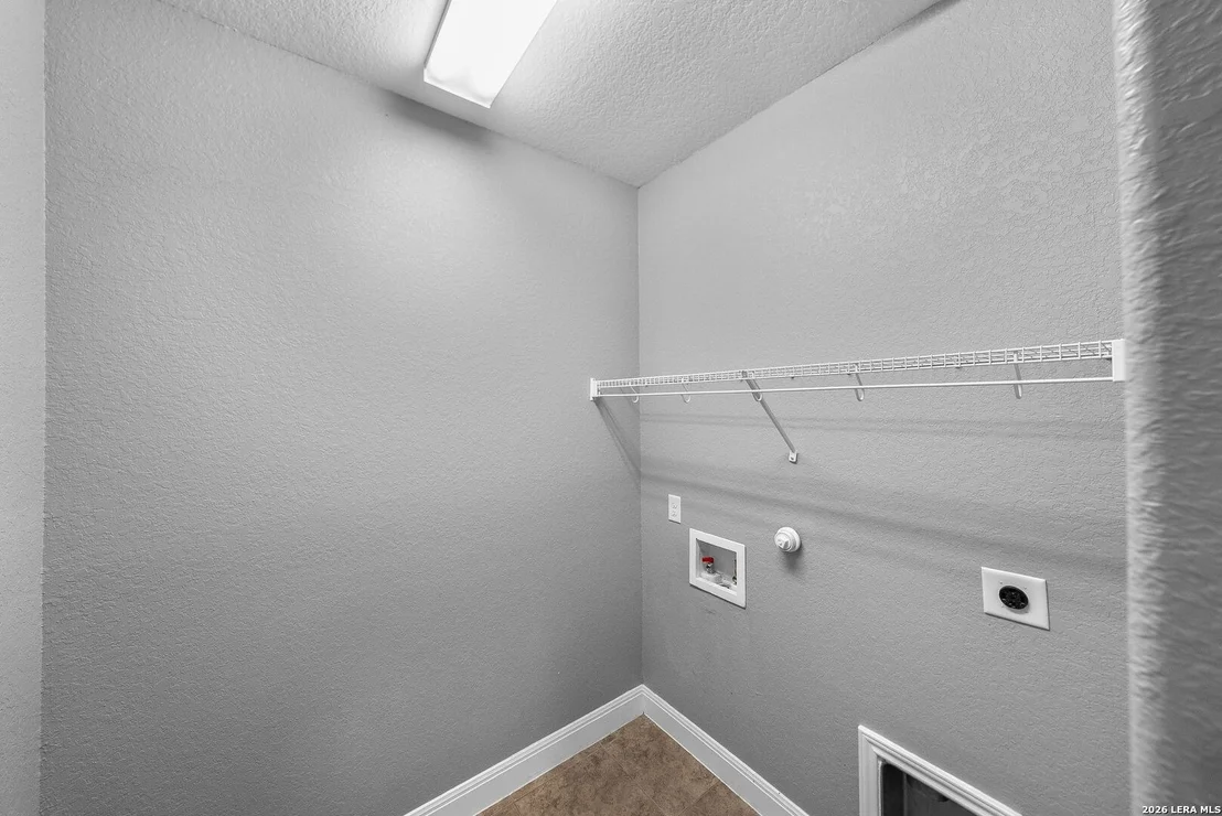 Photo of 2522 Middleground