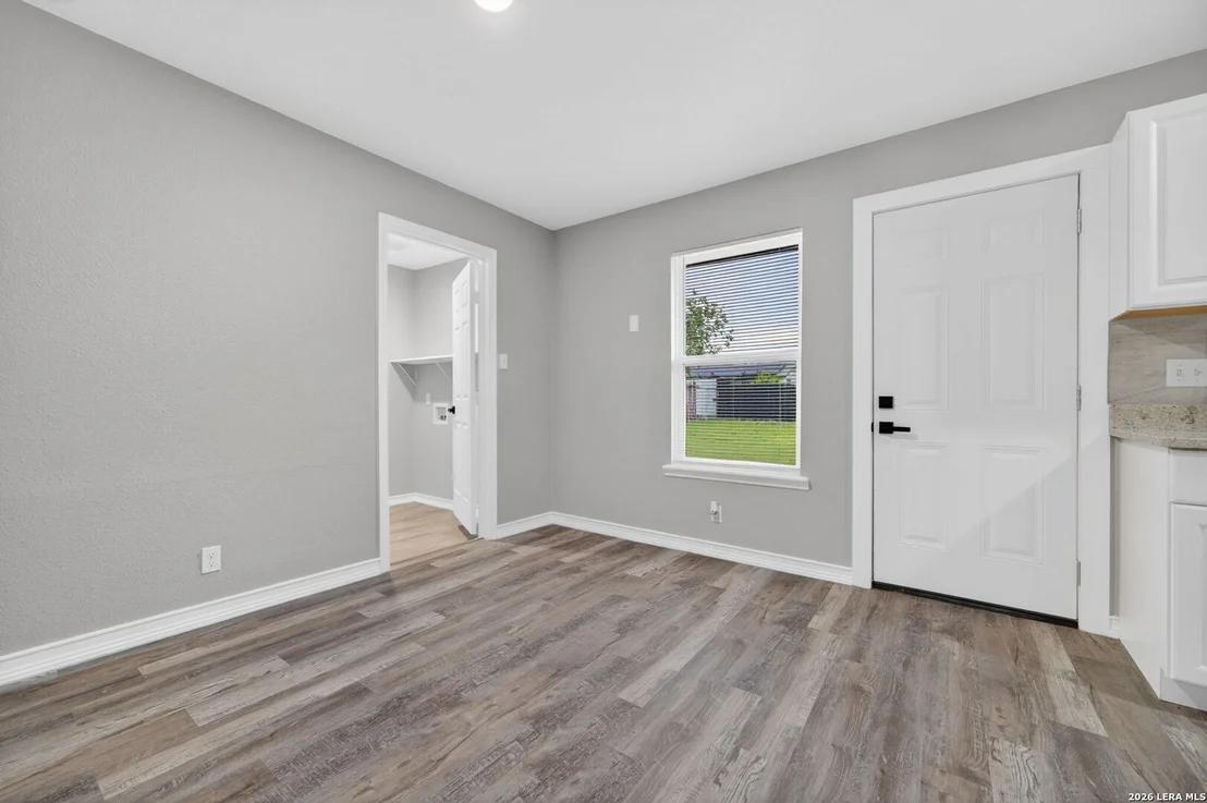 Photo of 5871 Castle Lk
