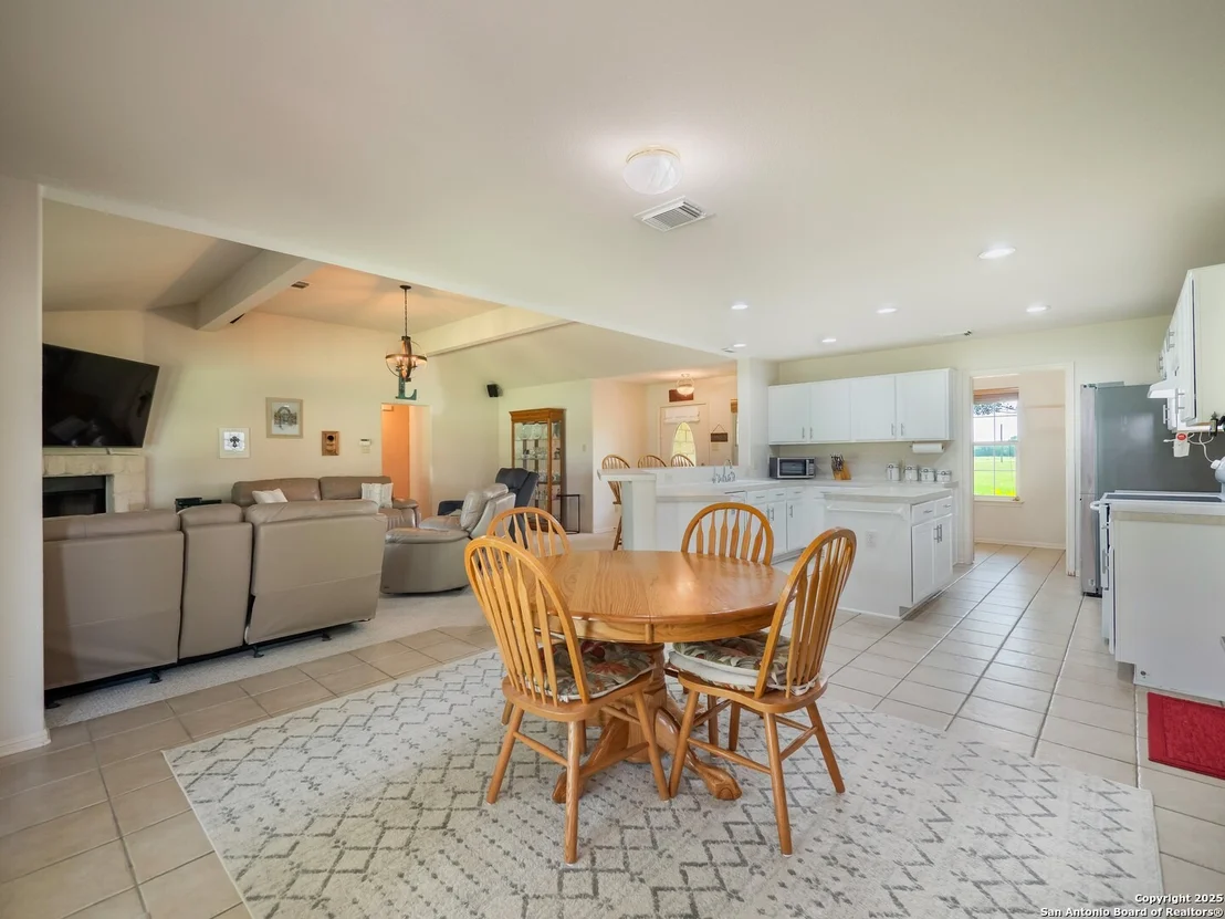 Photo of 658 Lakeview Dr