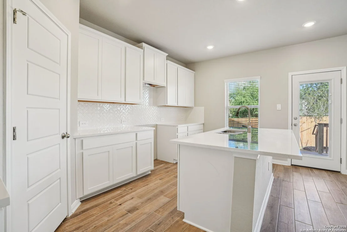 Photo of 10295 King Robert