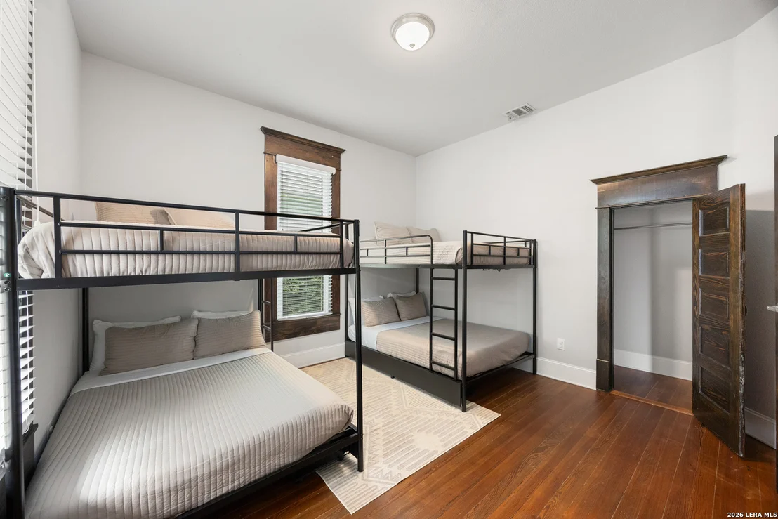 Photo of 122 Vitra Pl