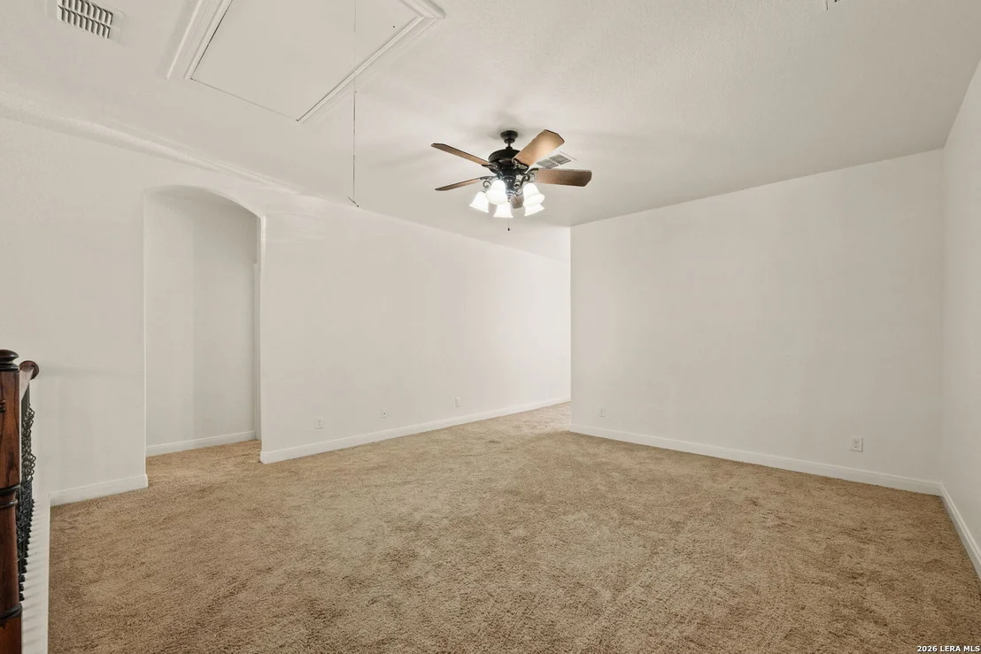 Photo of 221 WINDSOR DR