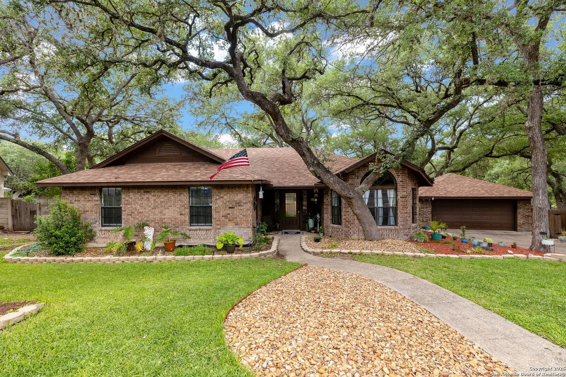 Photo of 9231 Saint Ives
