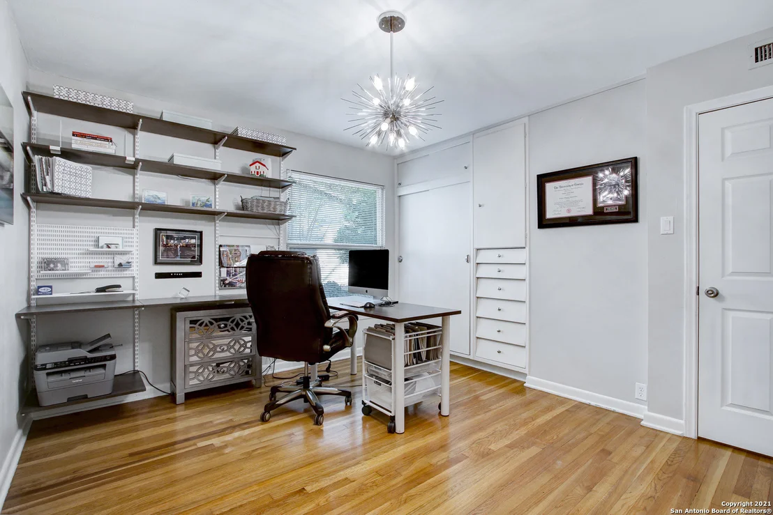Photo of 327 BURNSIDE DR