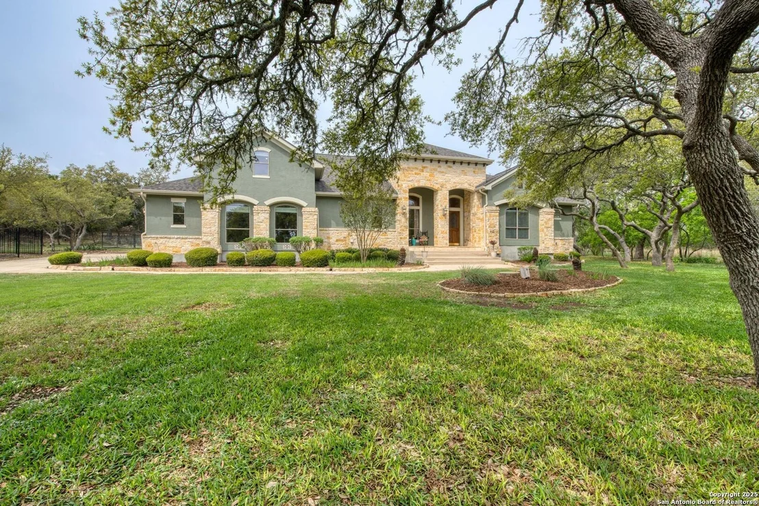 Photo of 2818 River Way