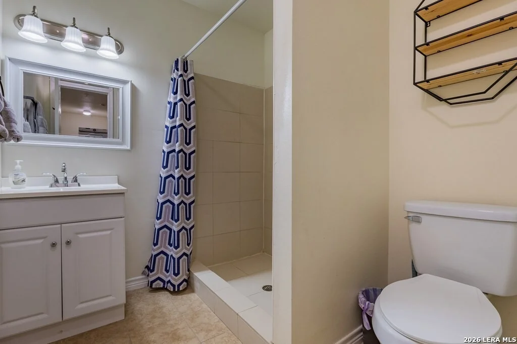 Photo of Unit UNIT4 at 391 Riverside Drive