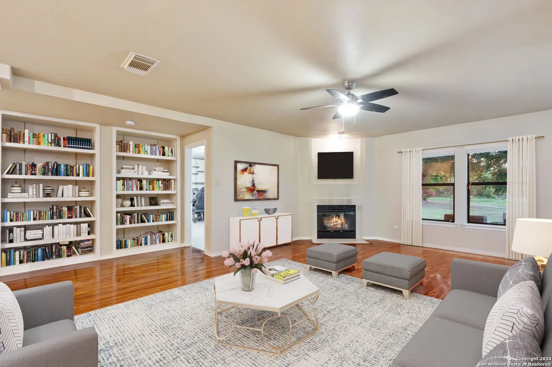 Photo of 7423 LEGEND POINT DR