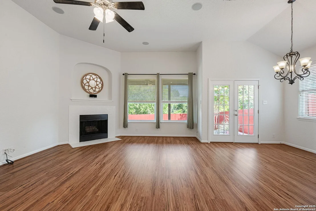 Photo of 1210 Magellan