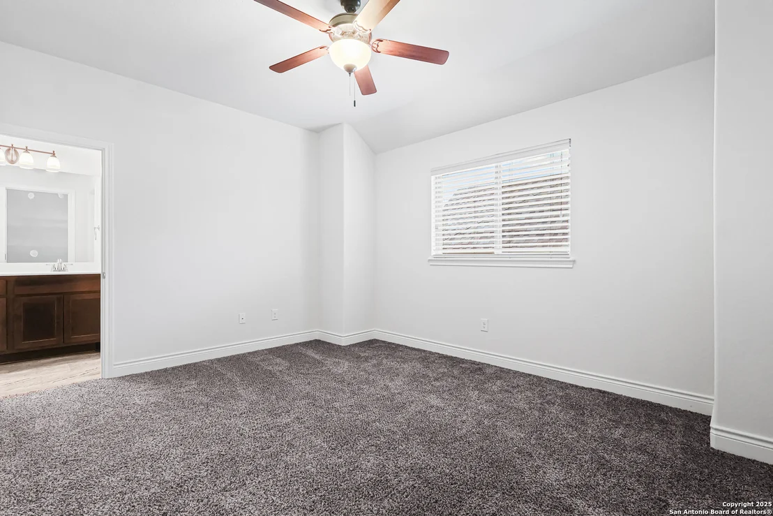Photo of 427 Evans Oak