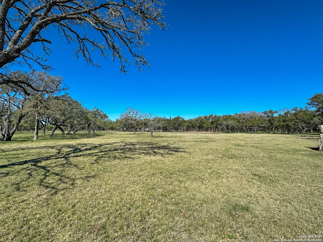 Photo of 582 Whispering Oaks