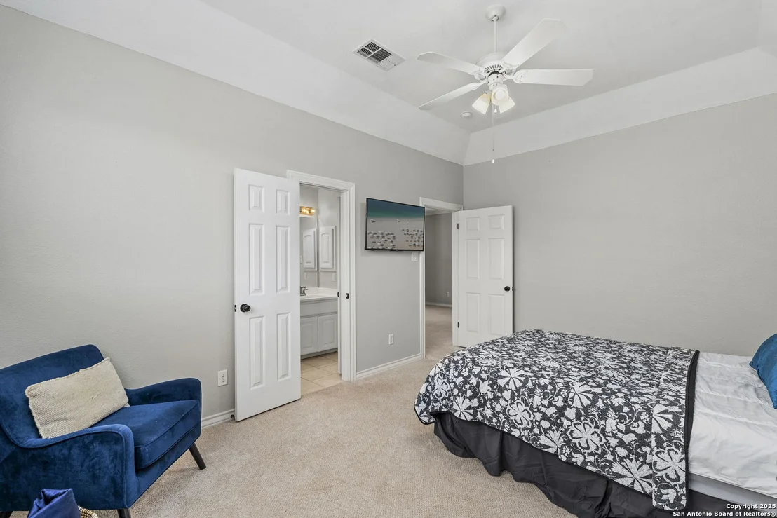 Photo of 915 Foxton
