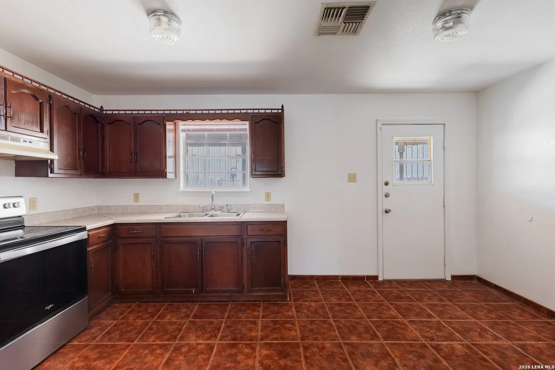 Photo of 121 Falcon Blvd