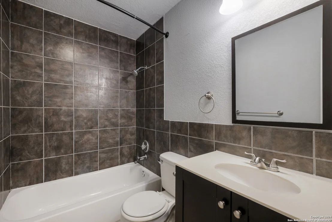 Photo of 2622 JOHNSON GRASS