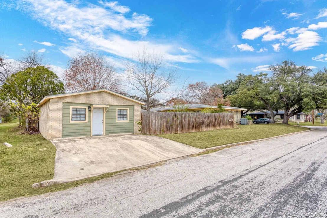 Photo of 104 ROLLING GREEN DR