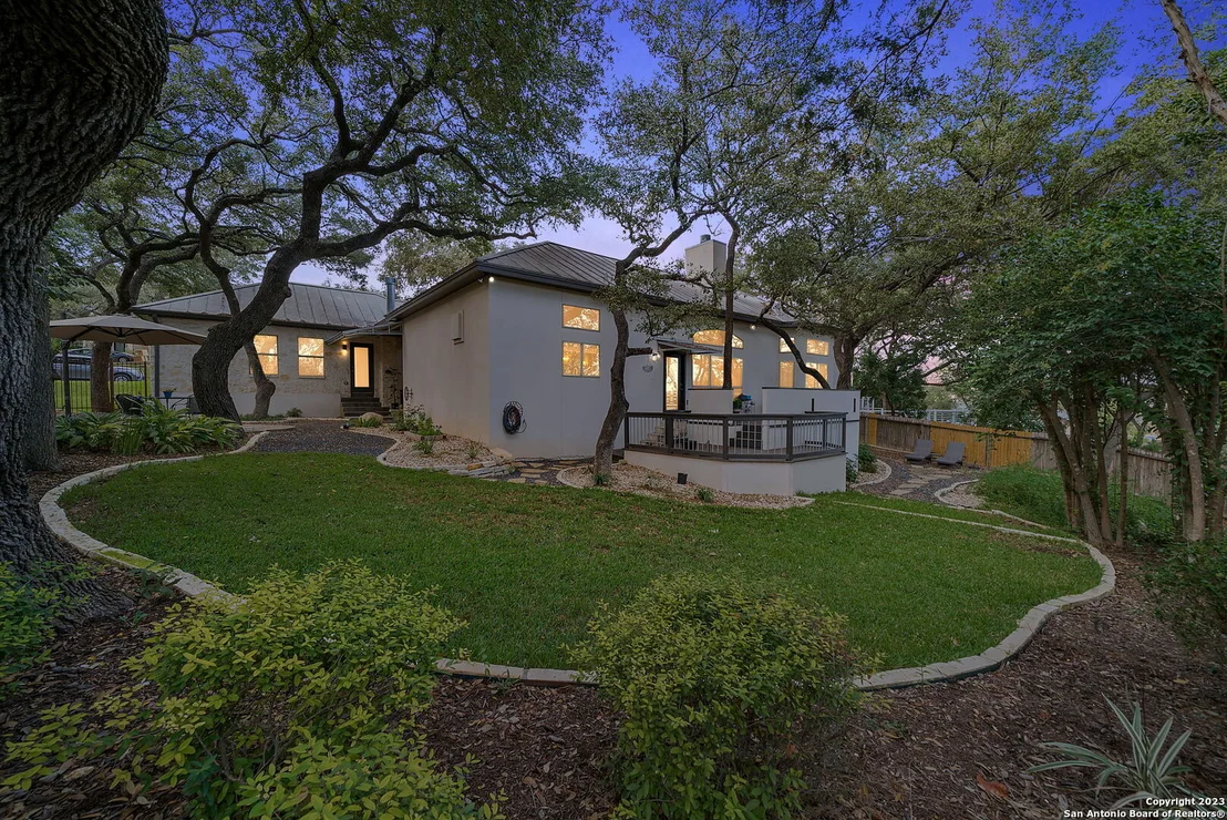 Photo of 8 Benchwood Cir