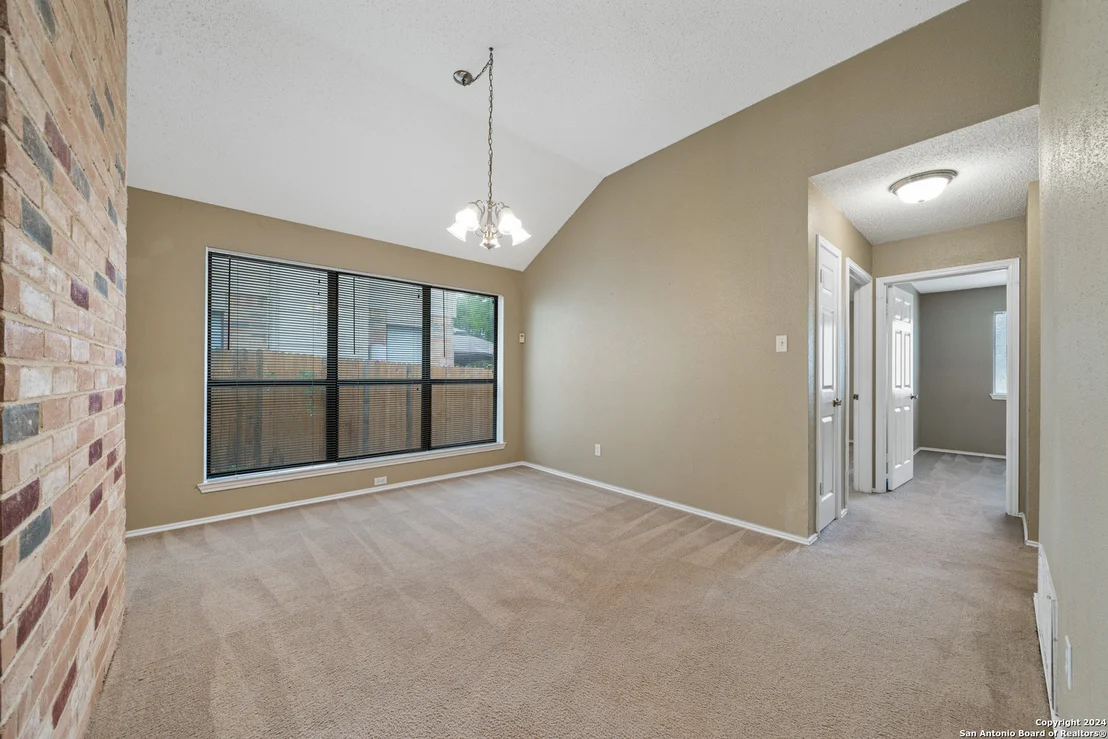 Photo of 940 Hedgestone
