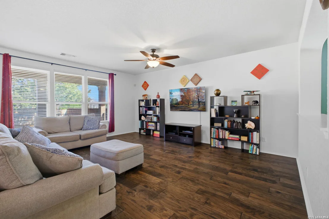 Photo of 20331 Roche Oak
