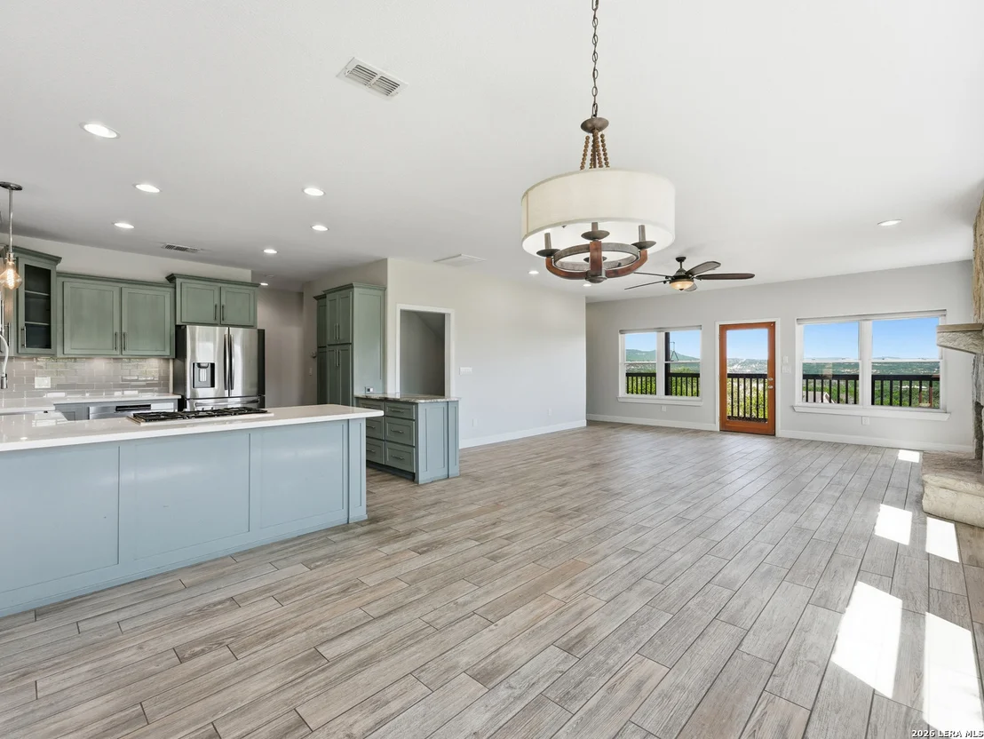 Photo of 412 Bear Springs Trl