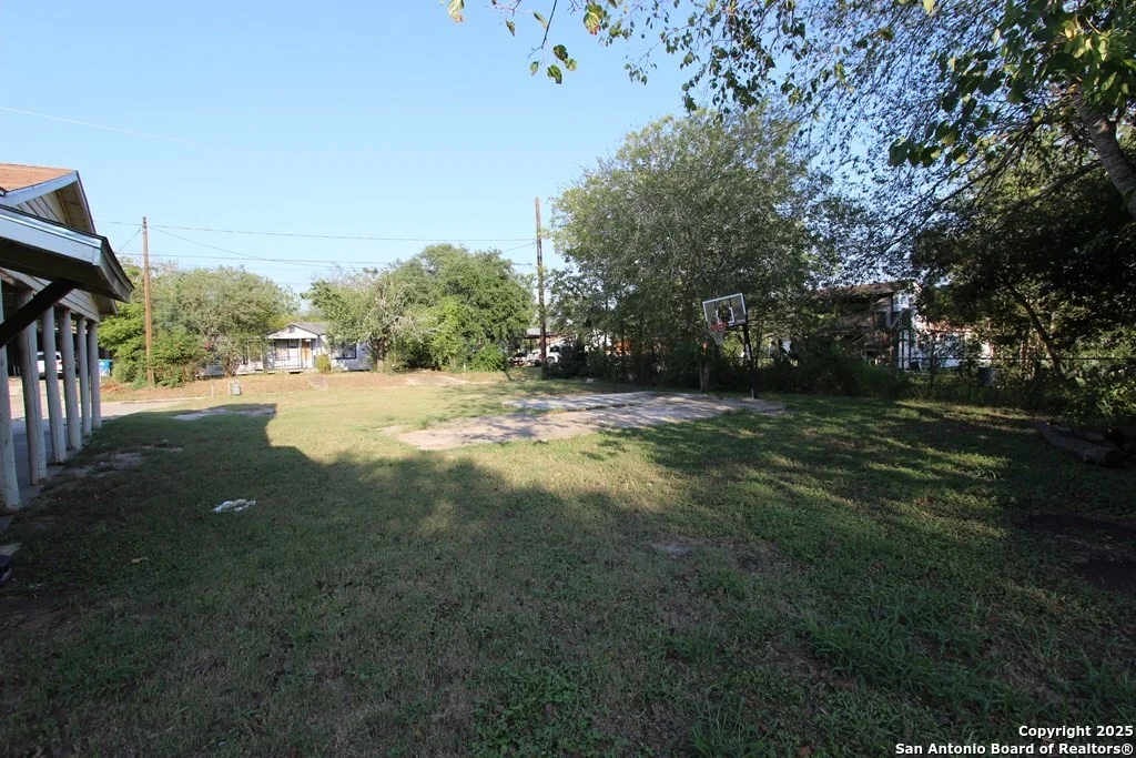 Photo of 909 N Ave B