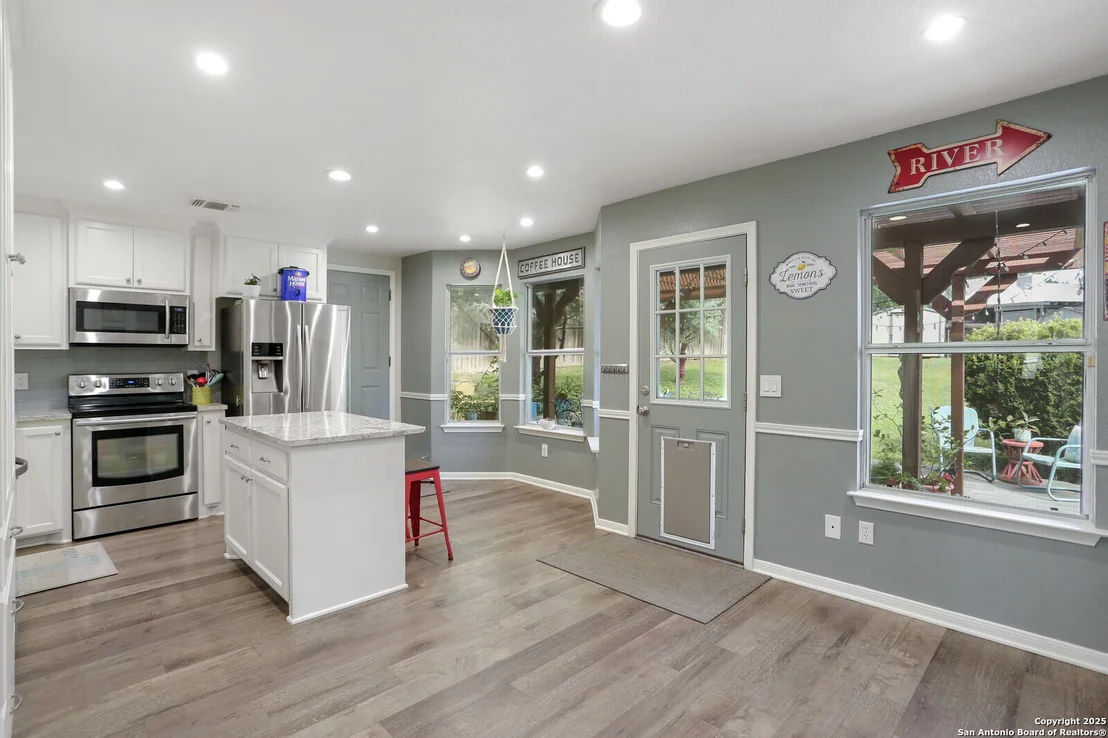 Photo of 640 Riverside