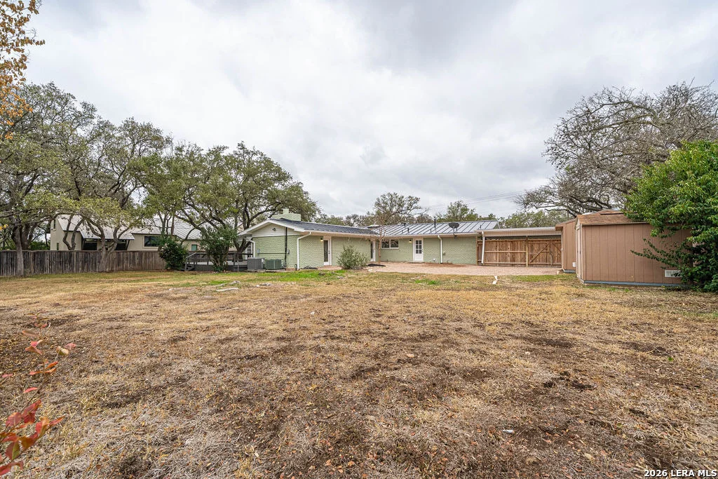Photo of 355 Donella