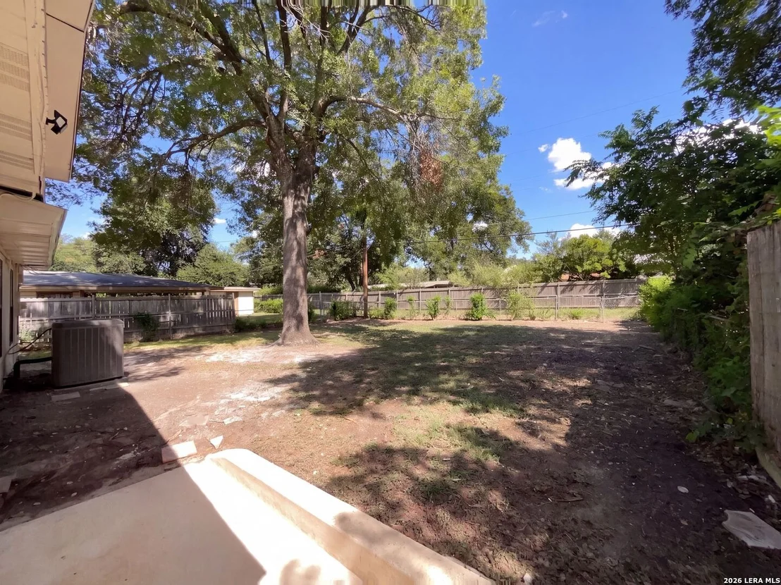 Photo of 222 COLEBROOK DR