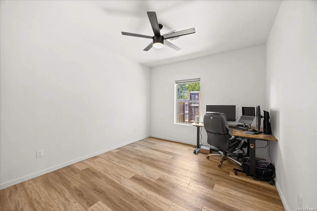 Photo of 429 Lakeview Blvd.