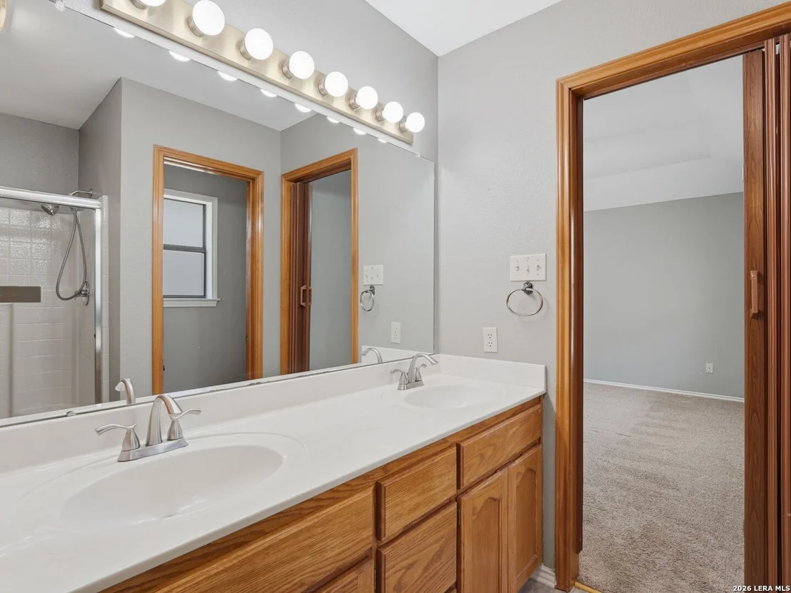 Photo of 526 Riverside Dr