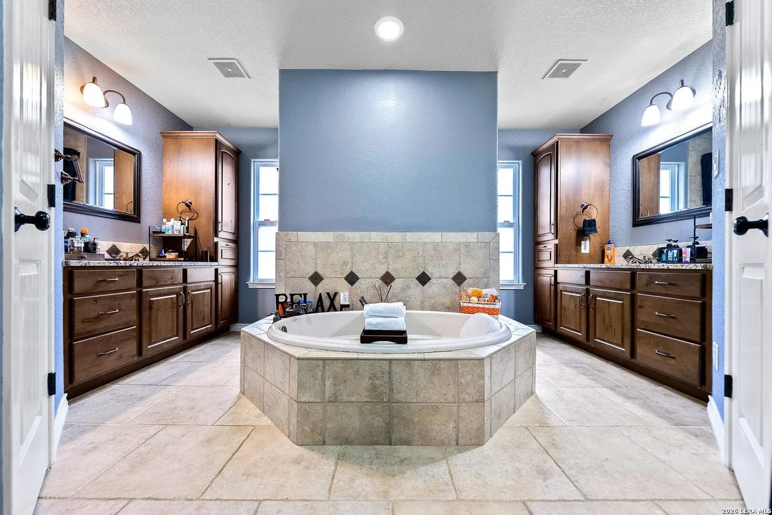 Photo of 552 Jacobs Ln