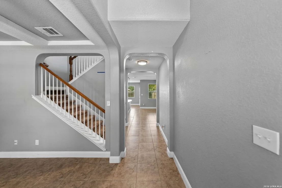 Photo of 2522 Middleground