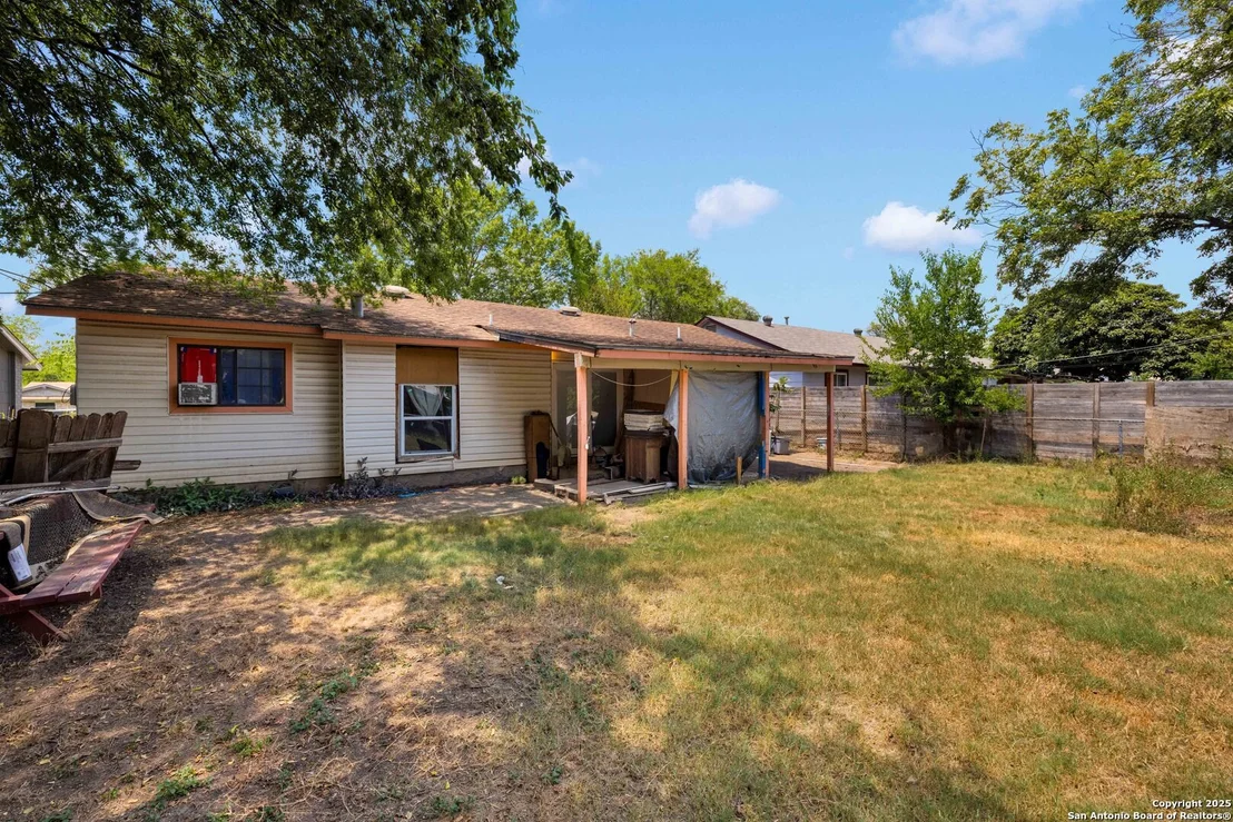 Photo of 6718 Pear Tree