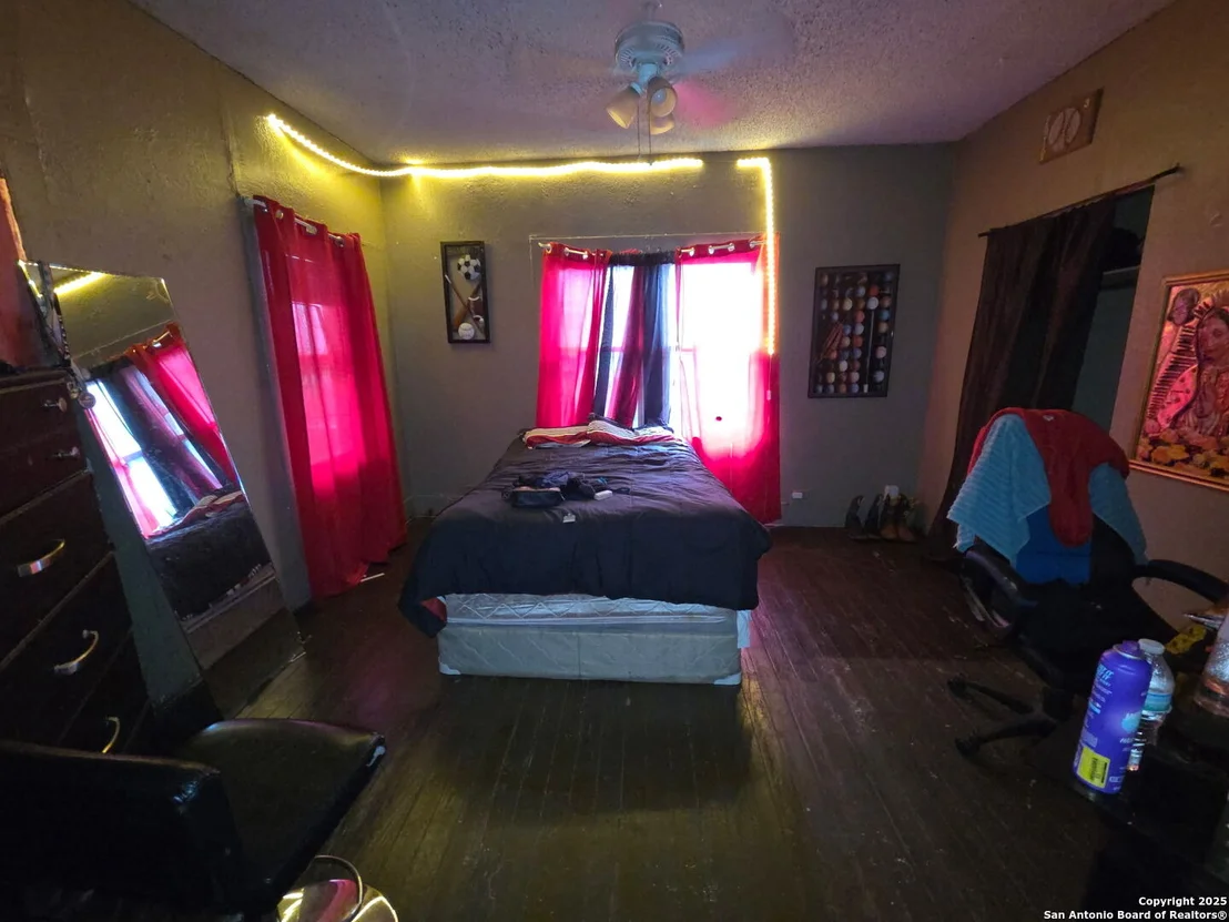 Photo of 238 Lone Star