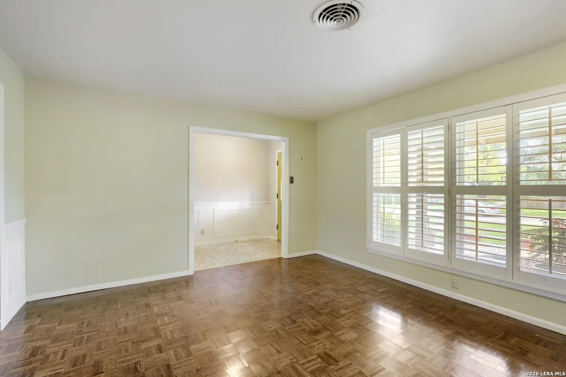 Photo of 105 HARRIETT DR