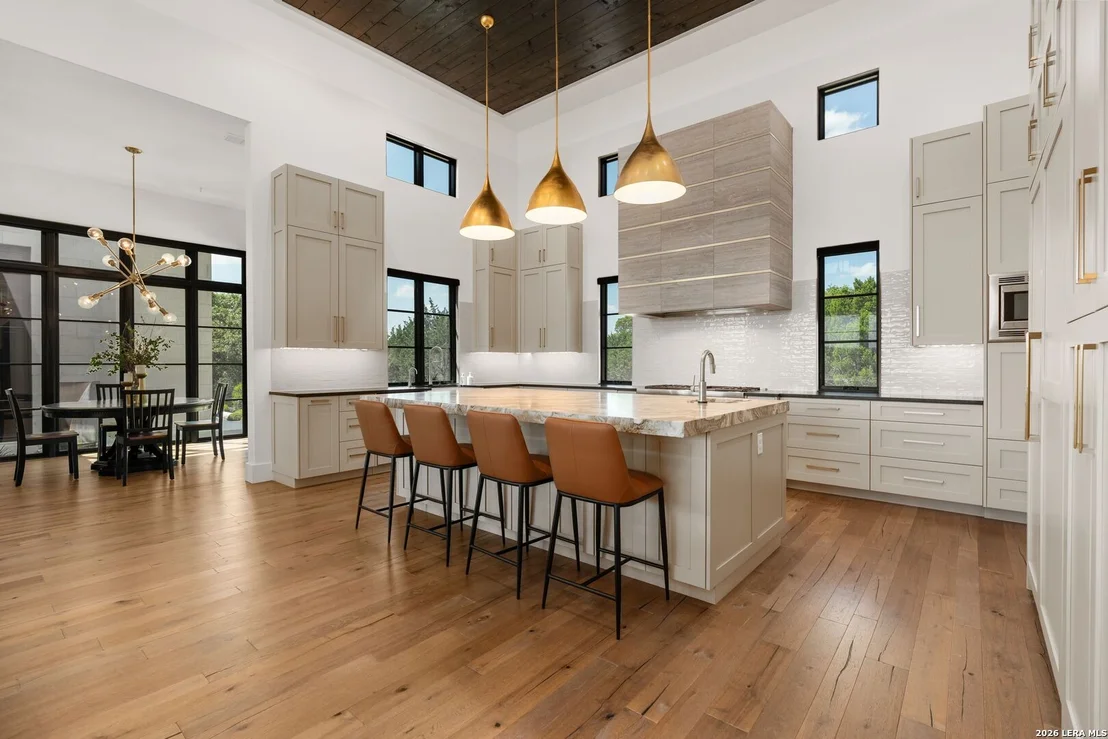 Photo of 121 Greystone Pt