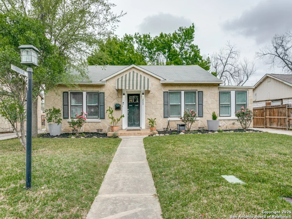 Photo of 223 Thorain